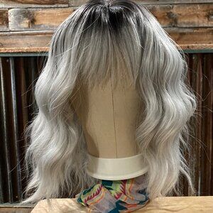 Short Bob Silver/White/Grey Ombre Synthetic Wig Water Wave With Bangs 14" NWT!